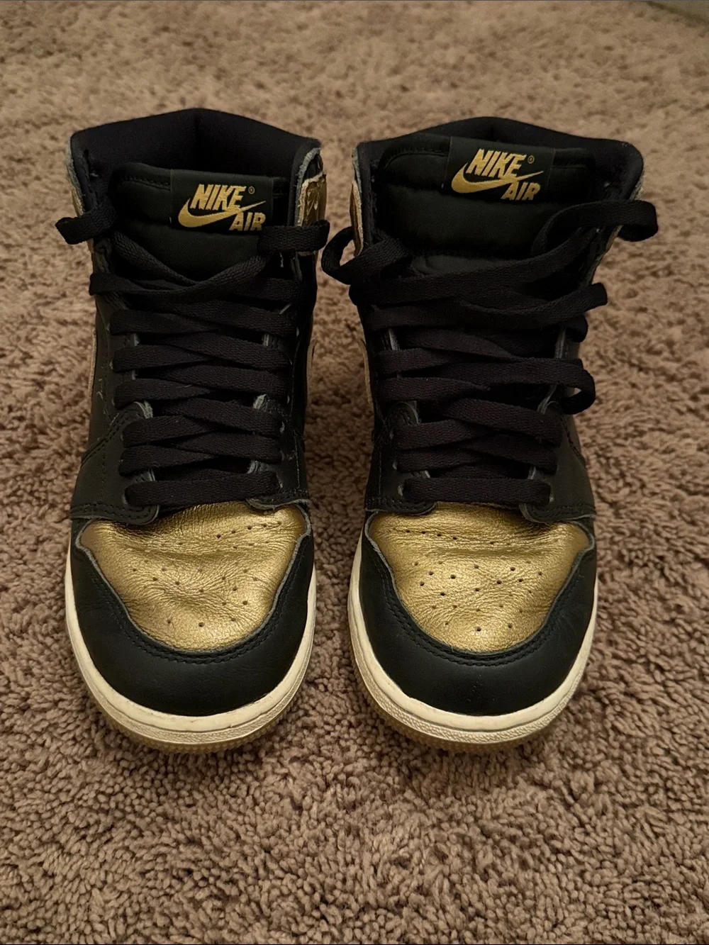 Nike Air Jordan 1 Mid - Black and Metallic Gold - Picture 4 of 5
